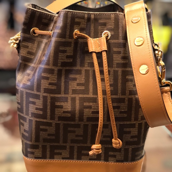 Fendi bucket bag - Picture 3 of 6